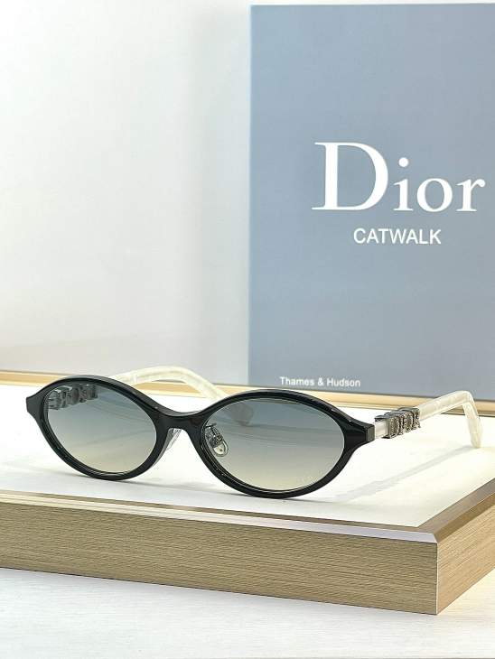 Picture of Dior Sunglasses _SKUfw76160923fw